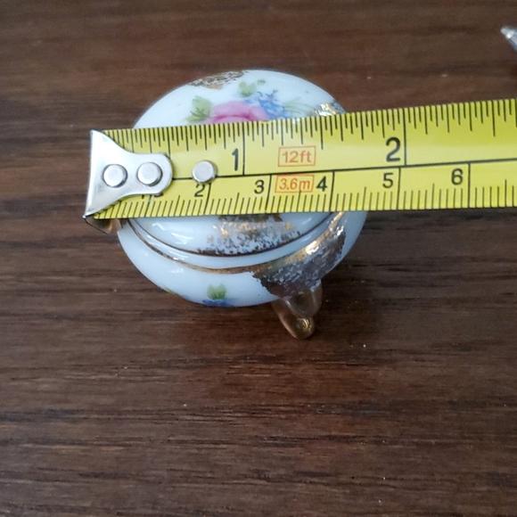 VINTAGE PORCELAIN MINIATURE TRINKET BOX - Picture 7 of 8